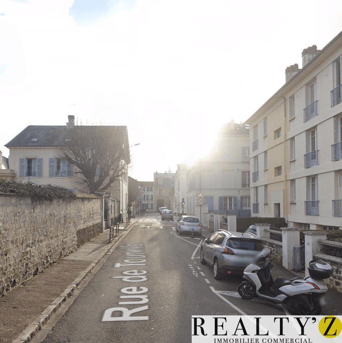 Local commercial · 385 m² · Location — photo 1
