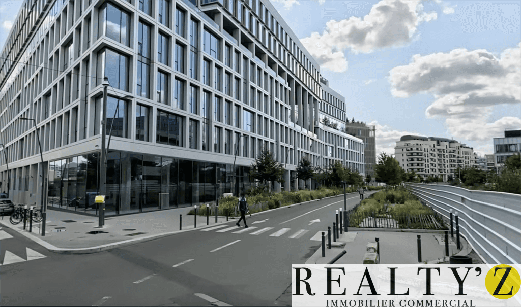 Local commercial · 114 m² · Location — photo 1