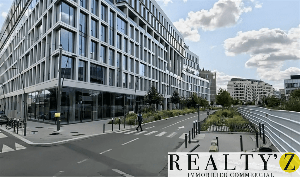 Local commercial · 114 m² · Location — photo 1