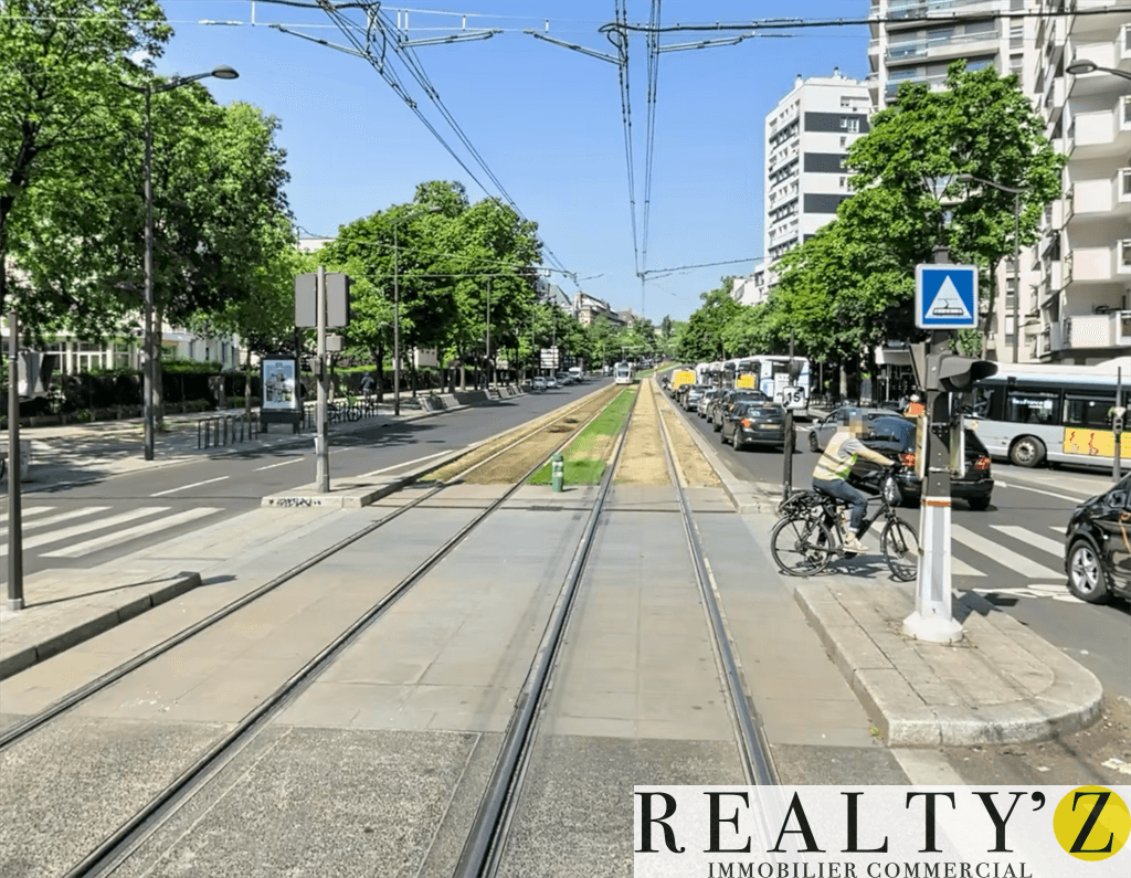 Local commercial · 155 m² · Location — photo 1