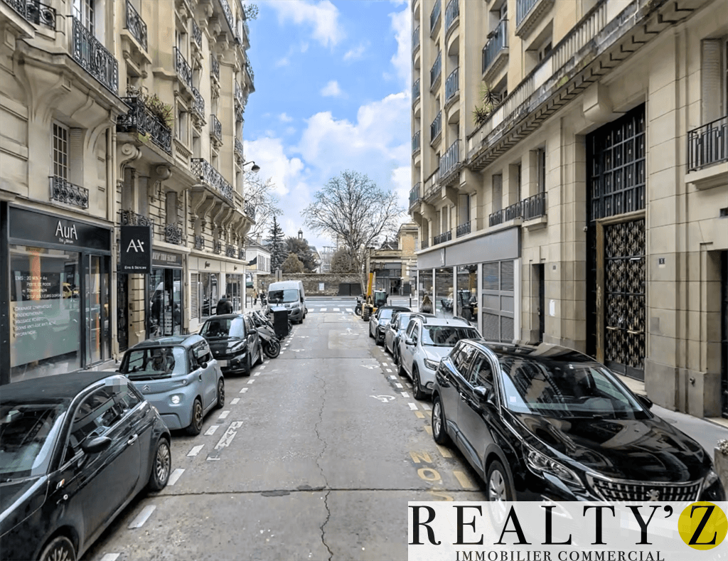 Local commercial · 345 m² · Location — photo 1