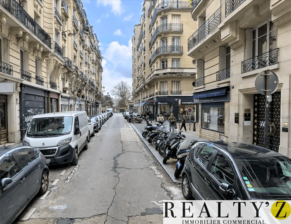 Local commercial · 345 m² · Location — photo 1