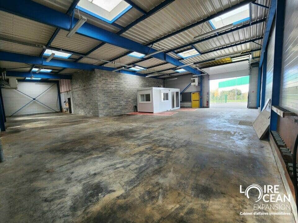 Artisannat · 318 m² · Location — photo 1