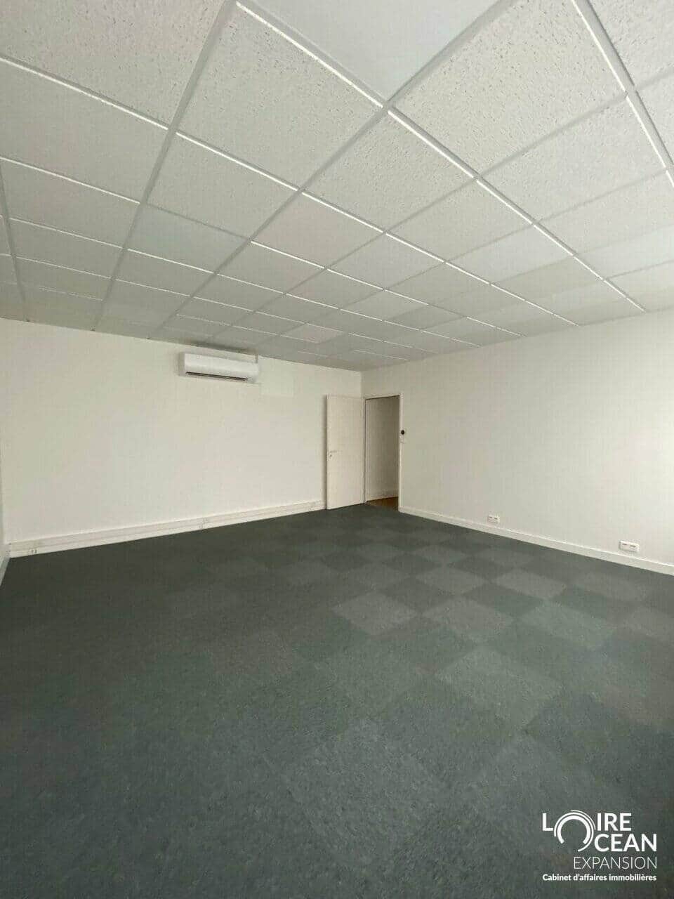Local commercial · 133 m² · Location — photo 1