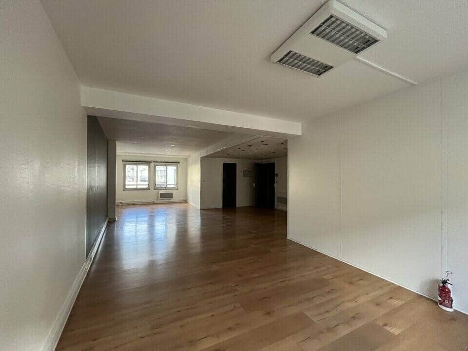 Local commercial · 80 m² · Achat des murs — photo 1