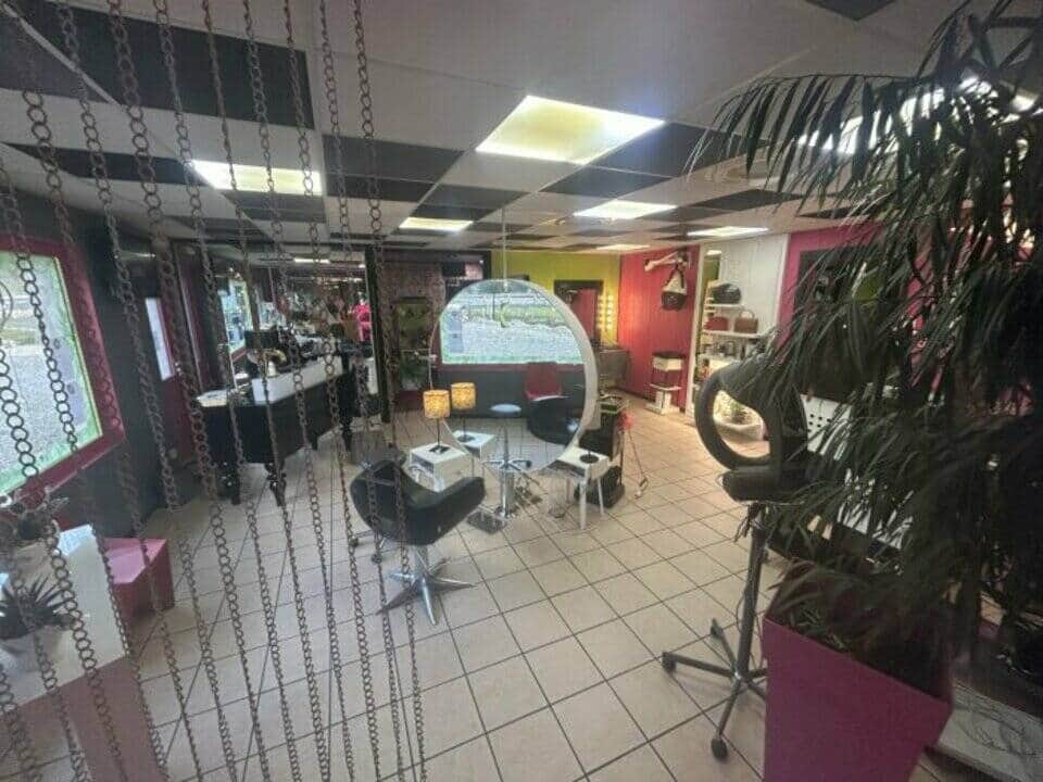Coiffure mixte · 120 m² · Achat des murs — photo 1