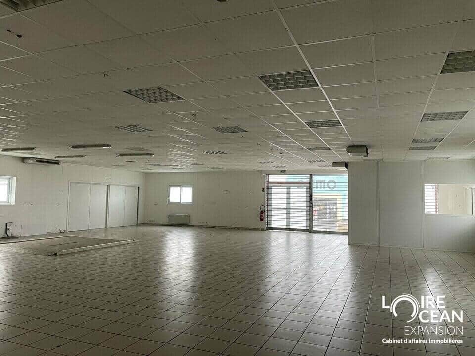 Local commercial · 336 m² · Location — photo 1