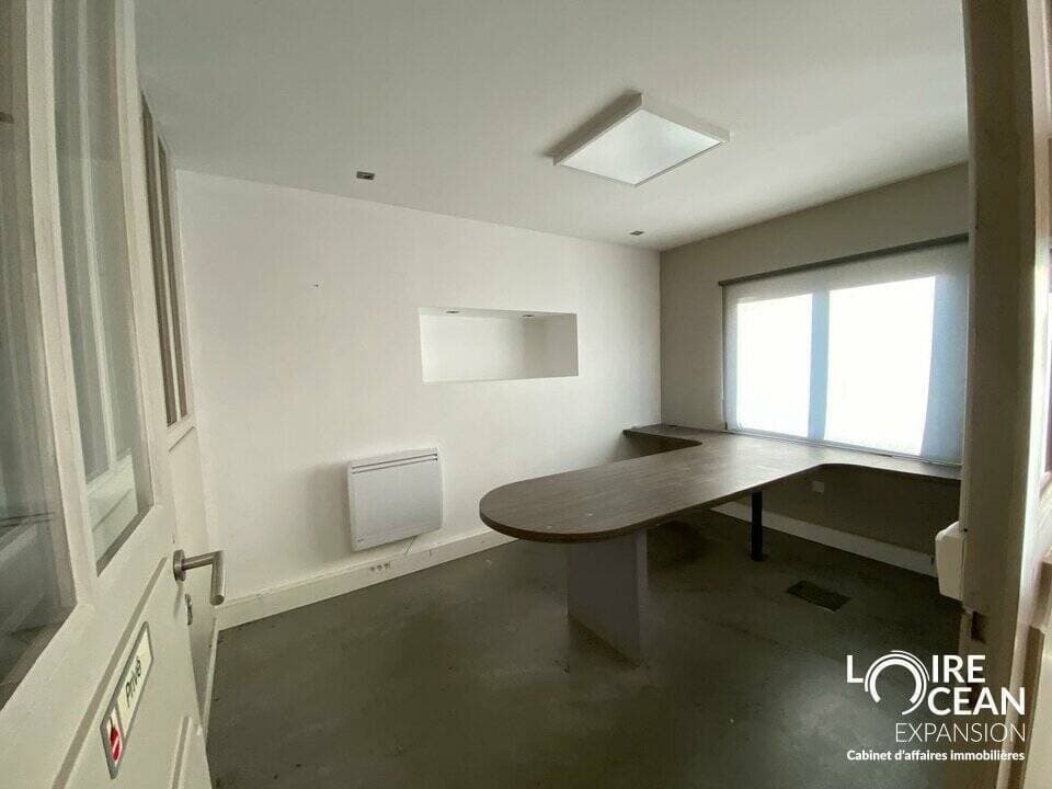 Local commercial · 205 m² · Location — photo 1