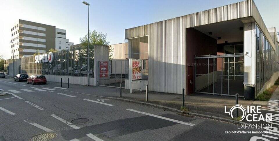Local commercial · 83 m² · Location — photo 1