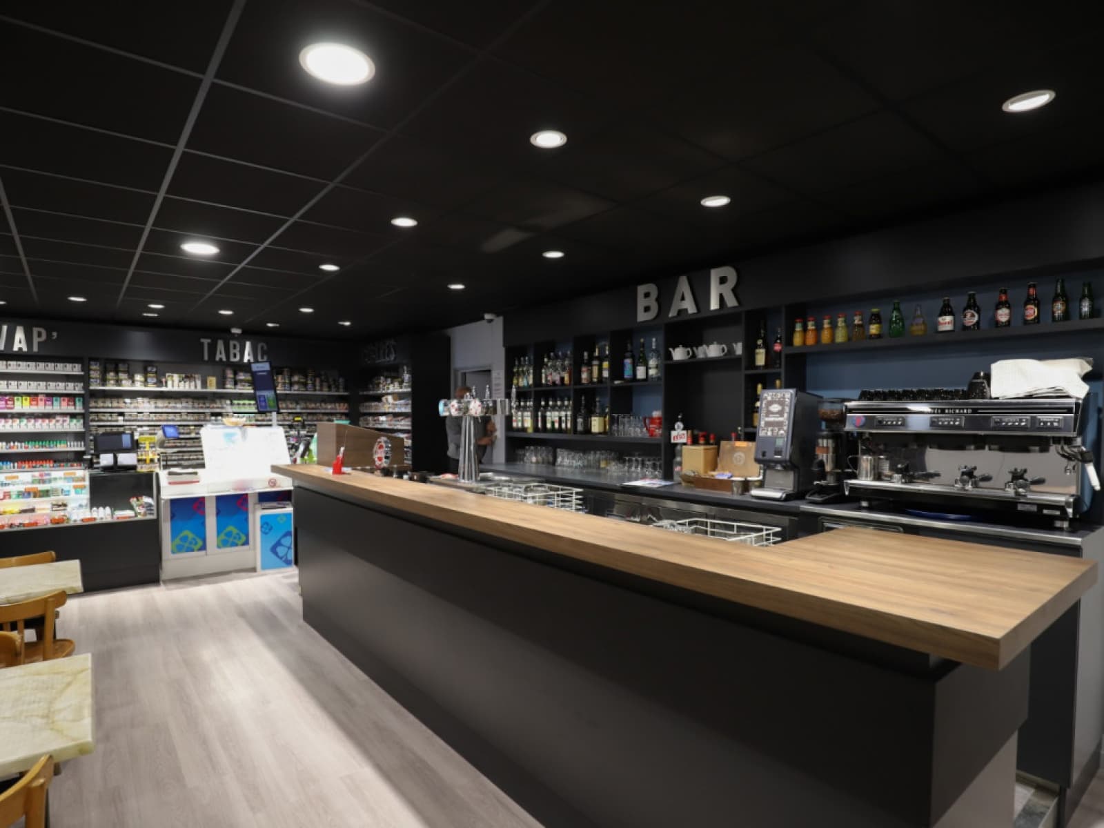 Bar · 80 m² · Fonds de commerce — photo 1