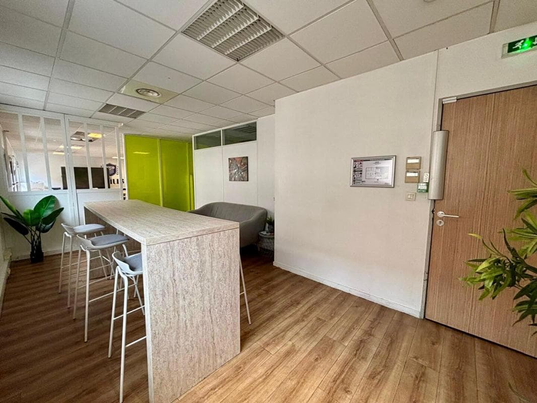 Local commercial · 179 m² · Fonds de commerce — photo 1