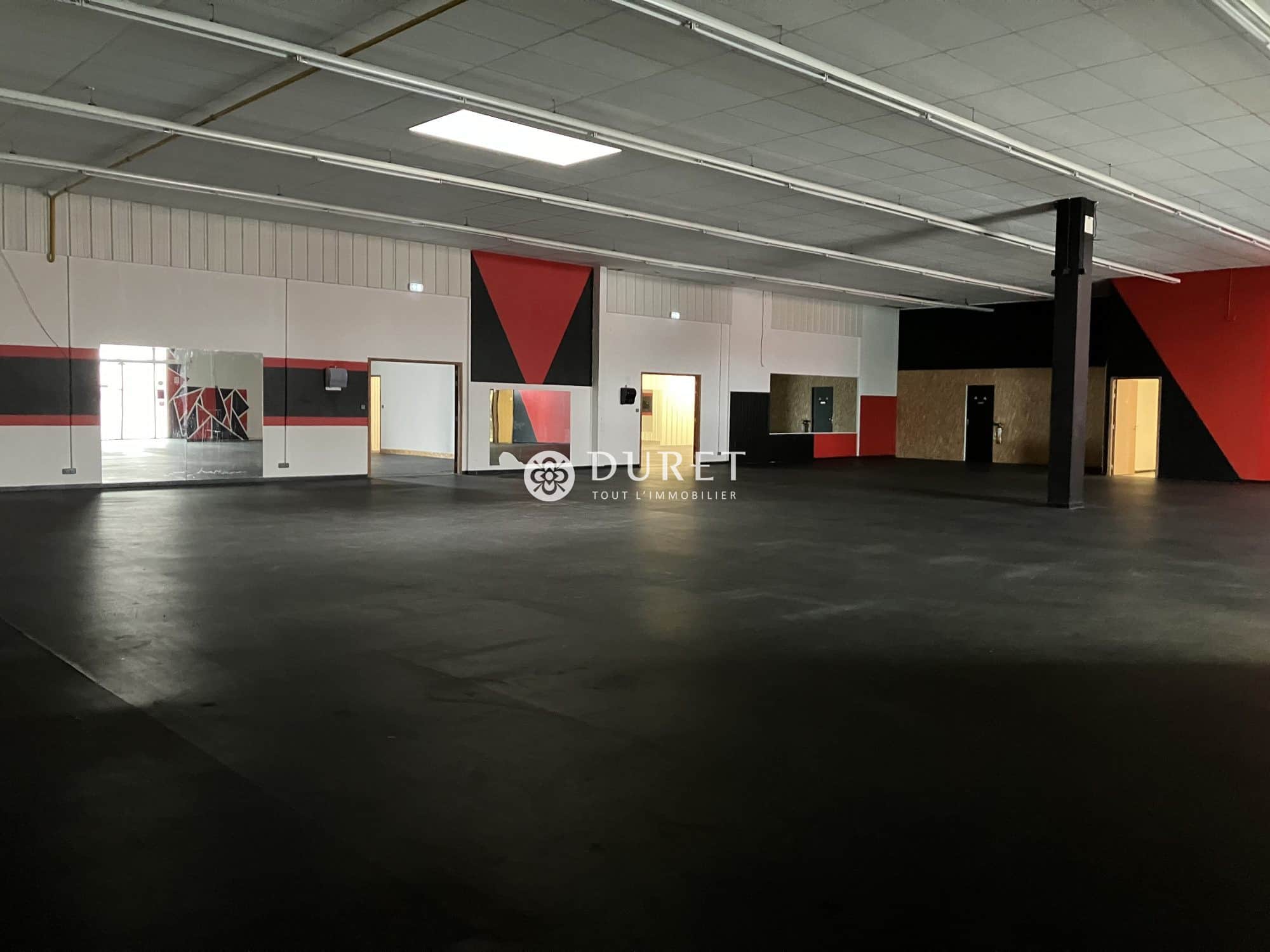 Local commercial · 870 m² · Location — photo 1