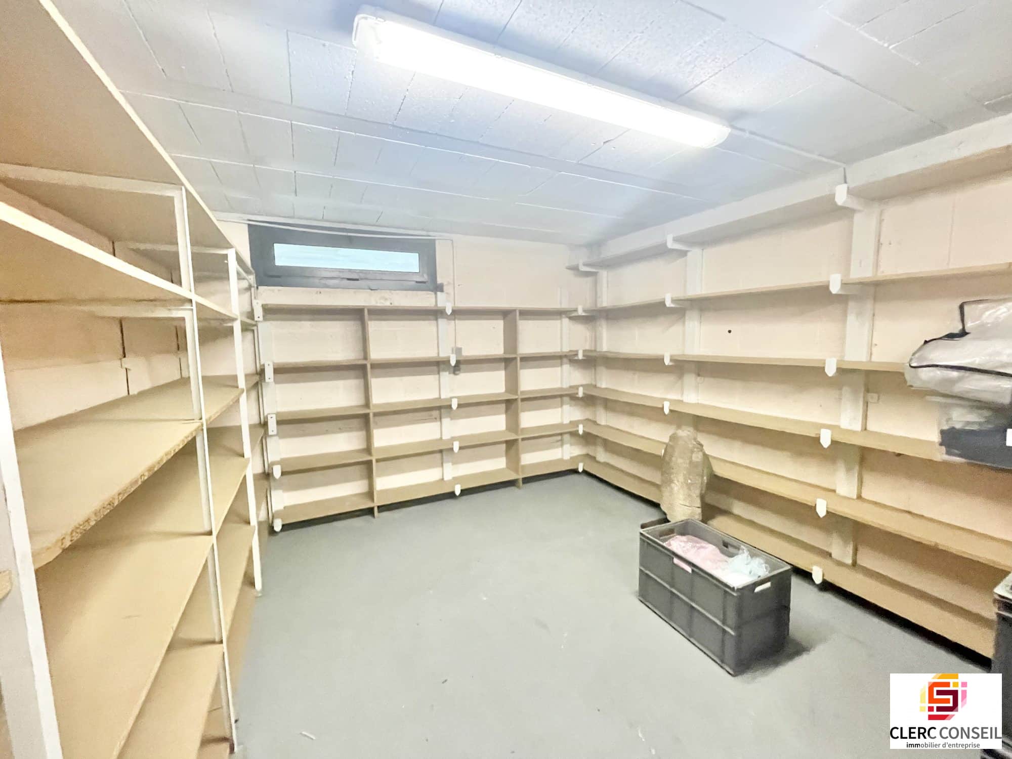 Local commercial · 28 m² · Location — photo 1