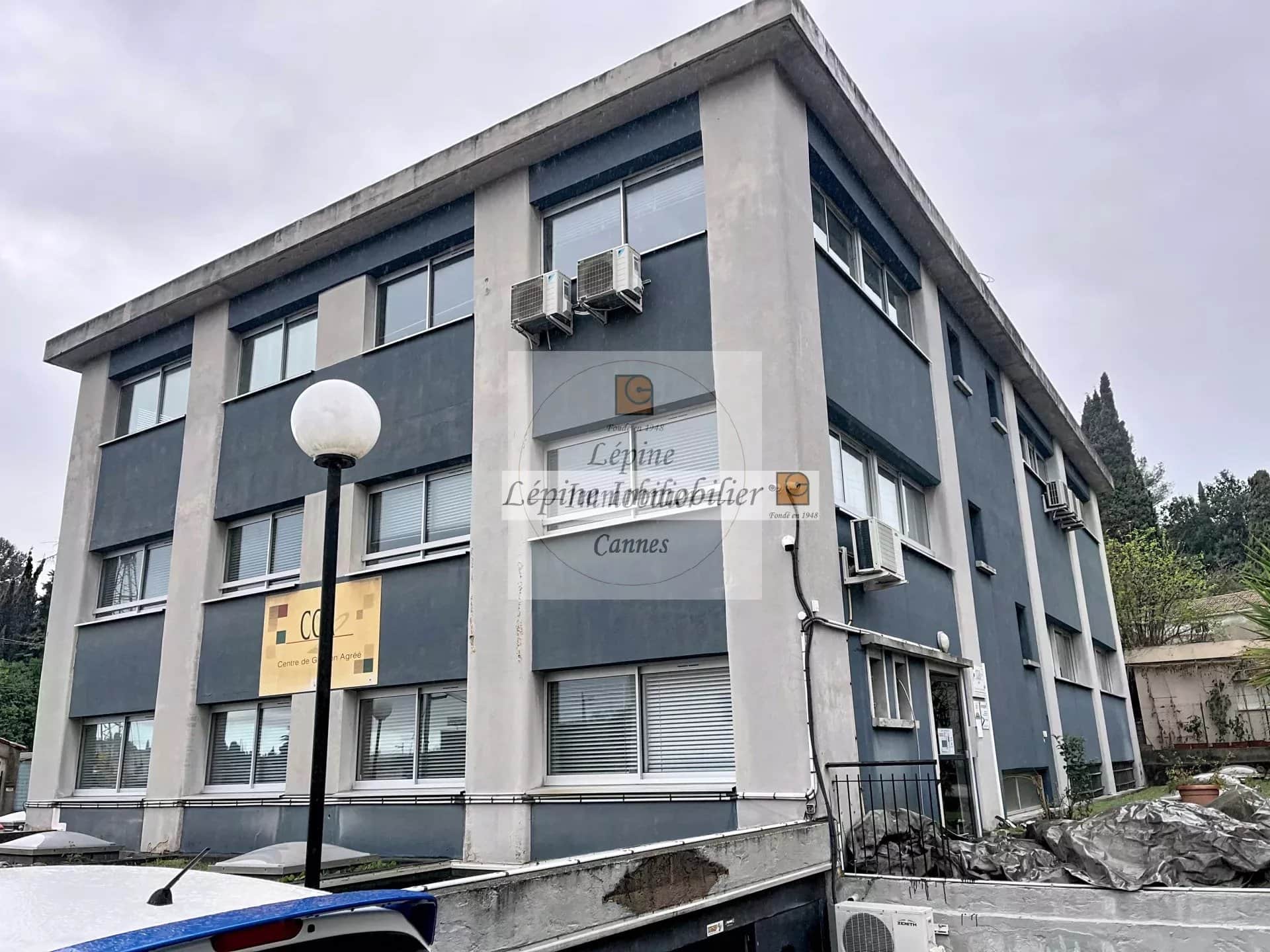 Local commercial · 100 m² · Location — photo 1