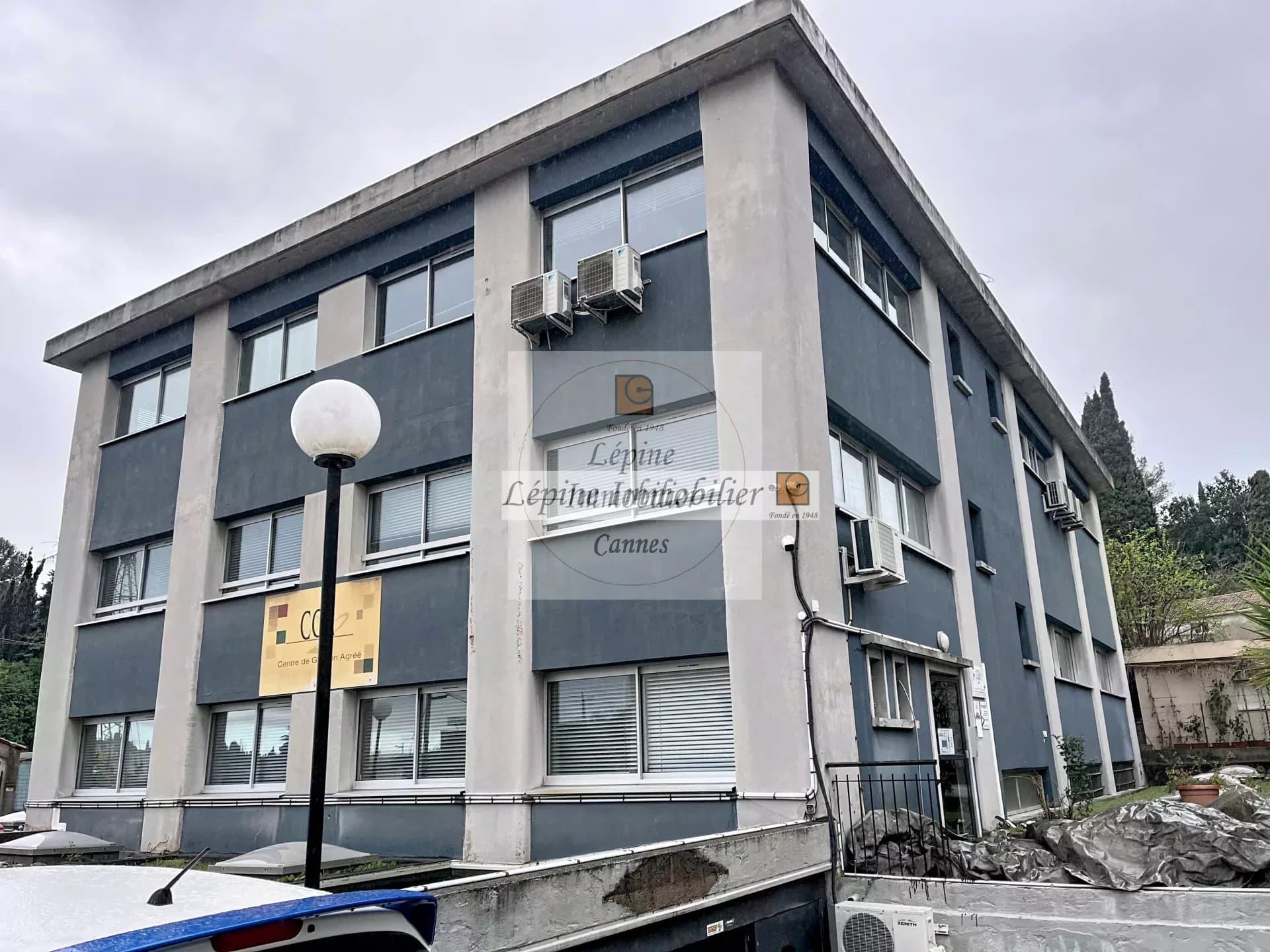 Local commercial · 100 m² · Location — photo 1