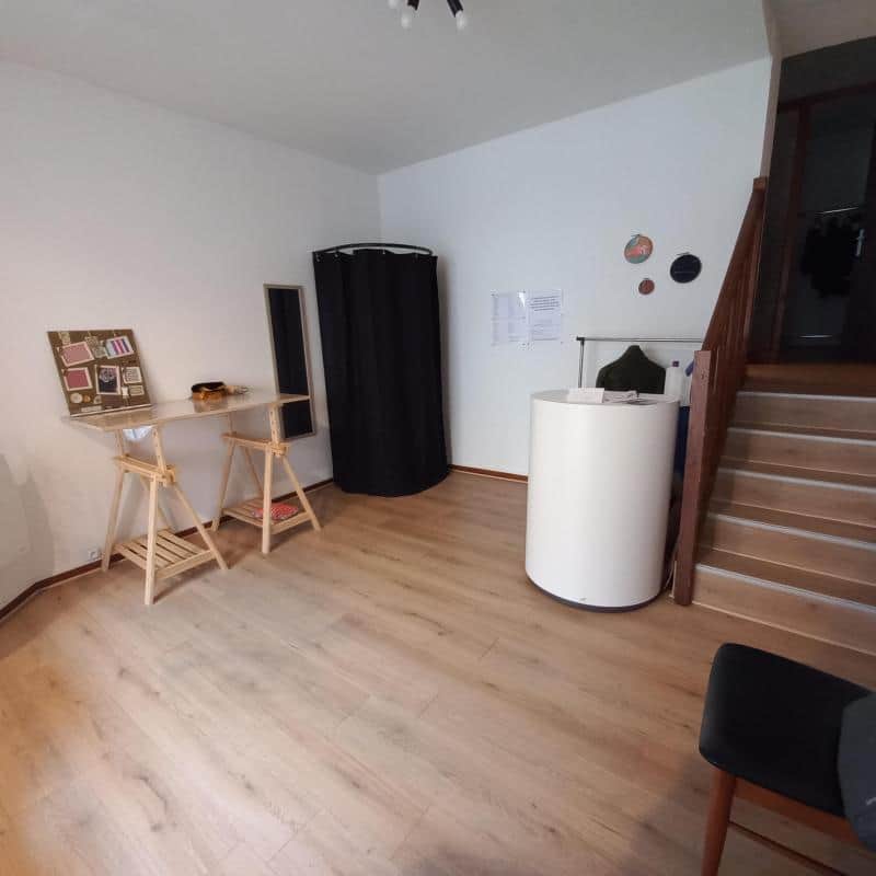 Local commercial · 61 m² · Location — photo 1
