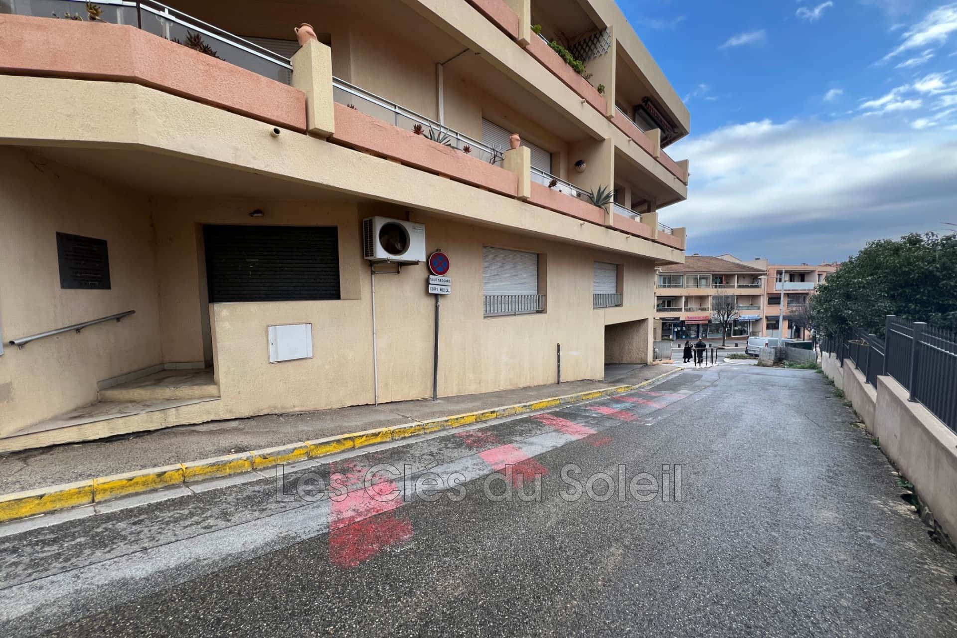 Local commercial · 87 m² · Achat des murs — photo 1