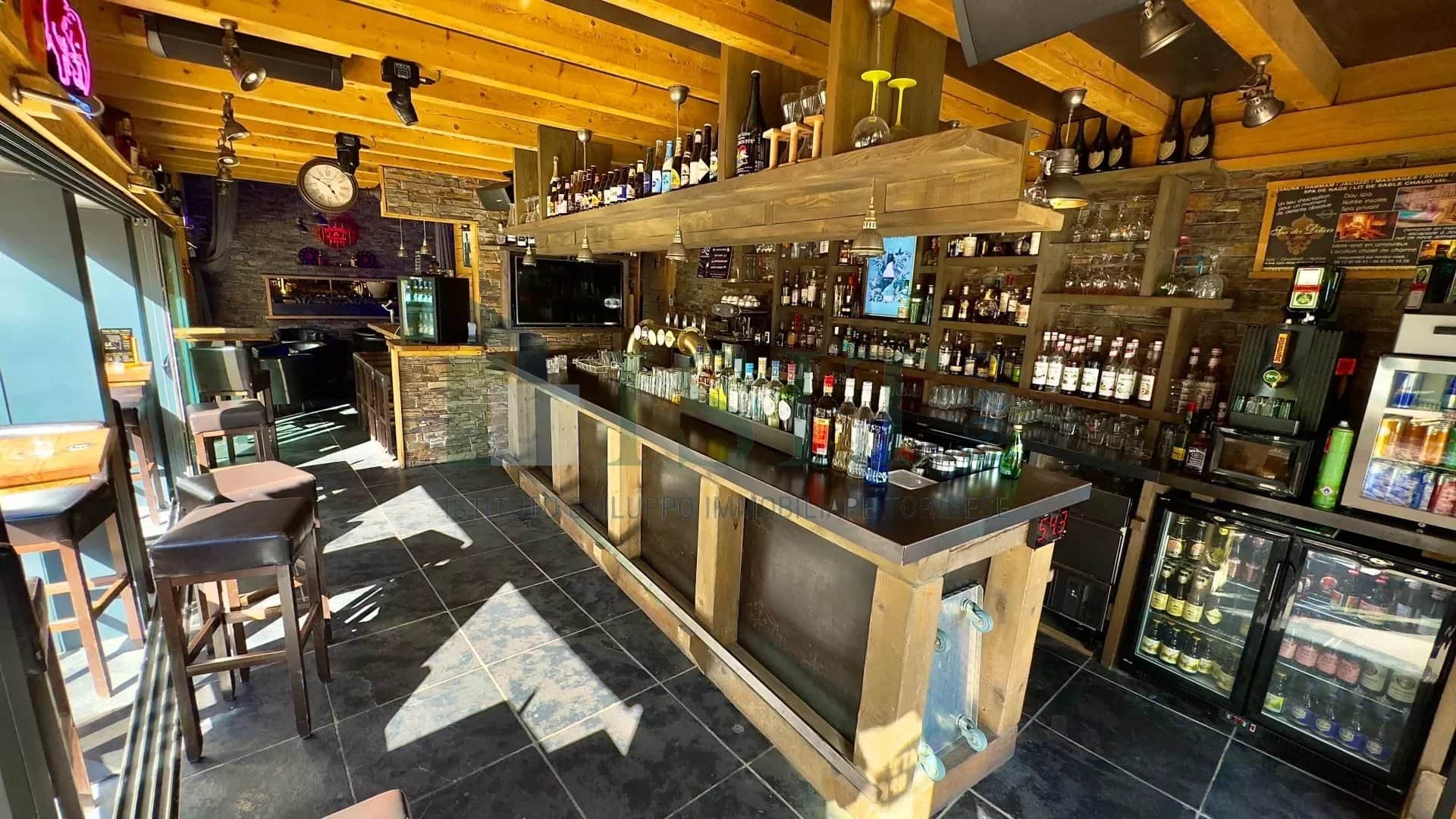 Local commercial · 200 m² · Fonds de commerce — photo 1