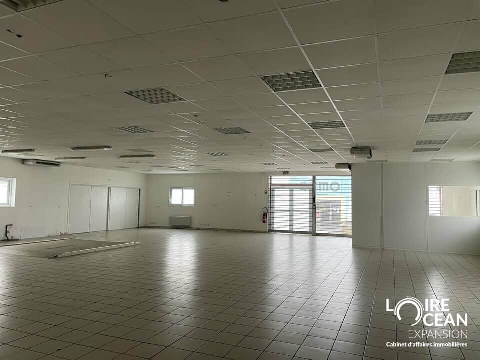 Local commercial · 336 m² · Location — photo 1
