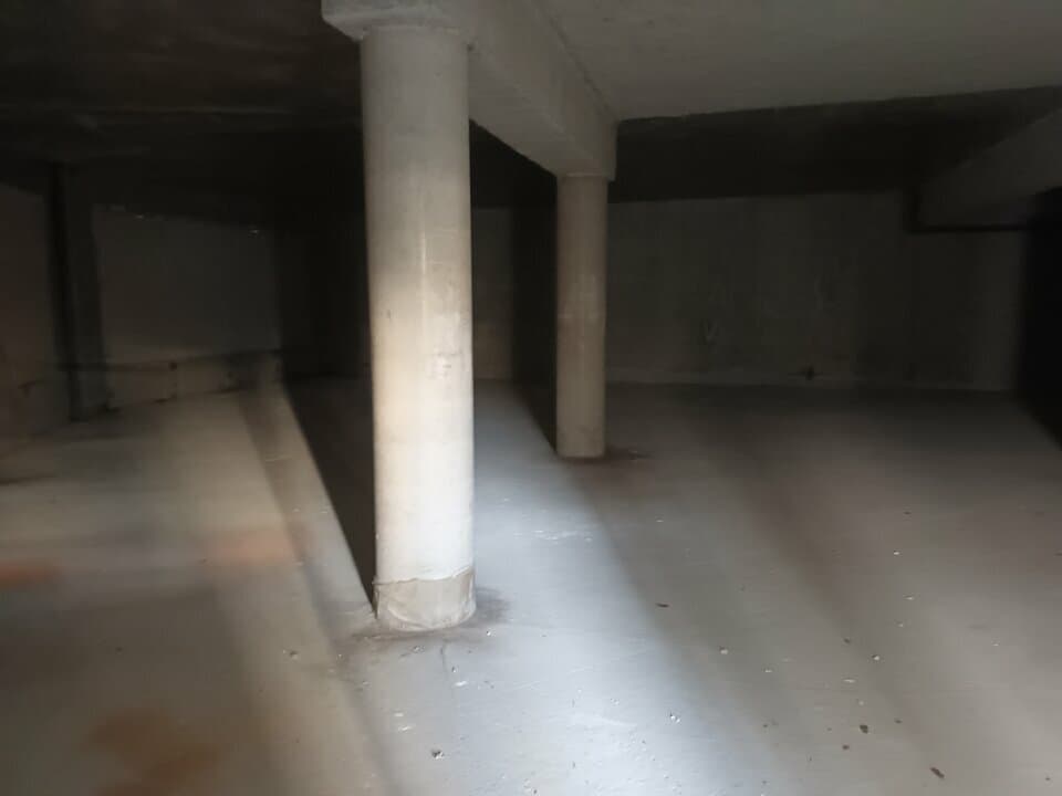Local commercial · 242 m² · Location — photo 1
