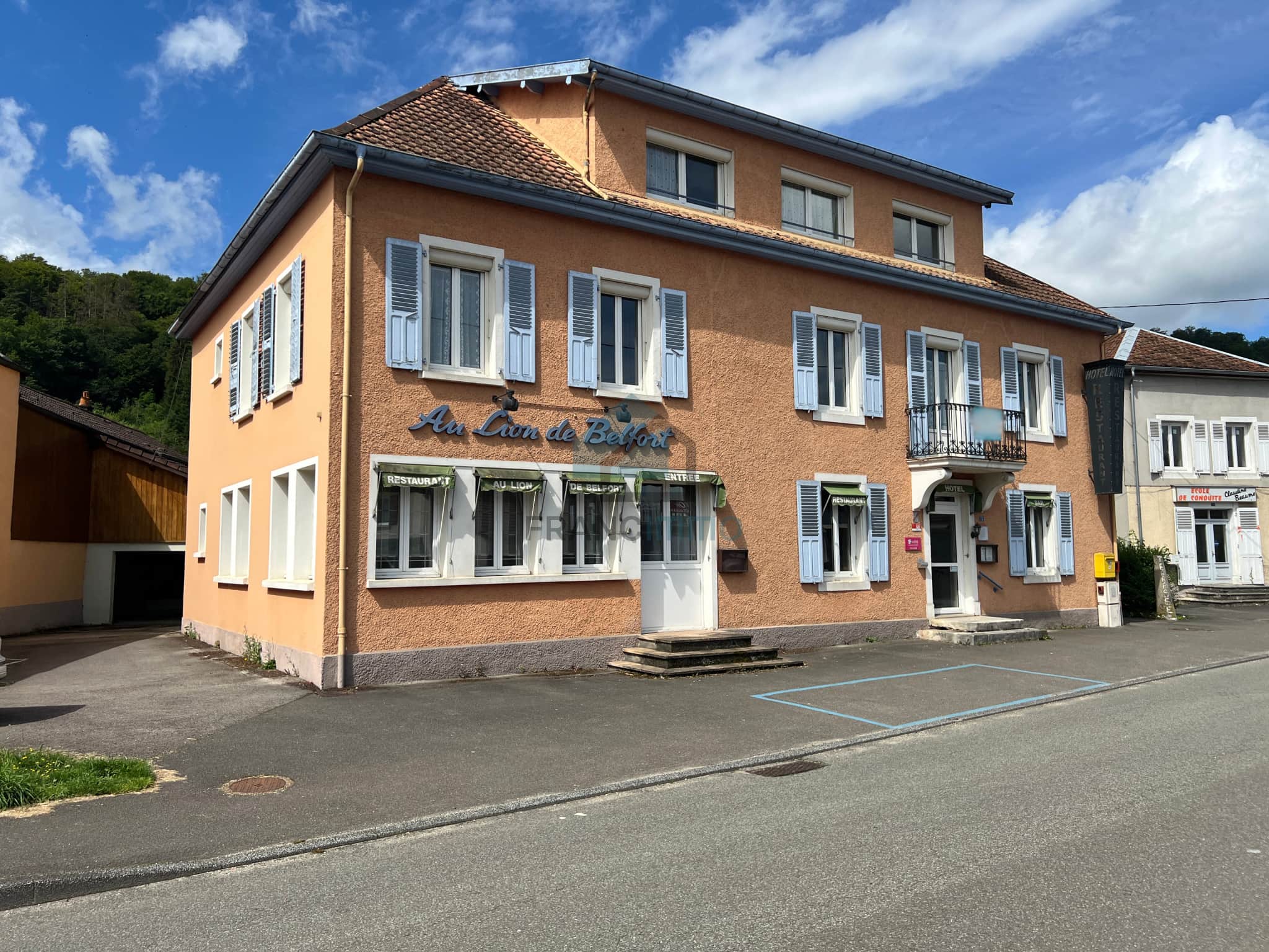 Local commercial · 1263 m² · Achat des murs — photo 1