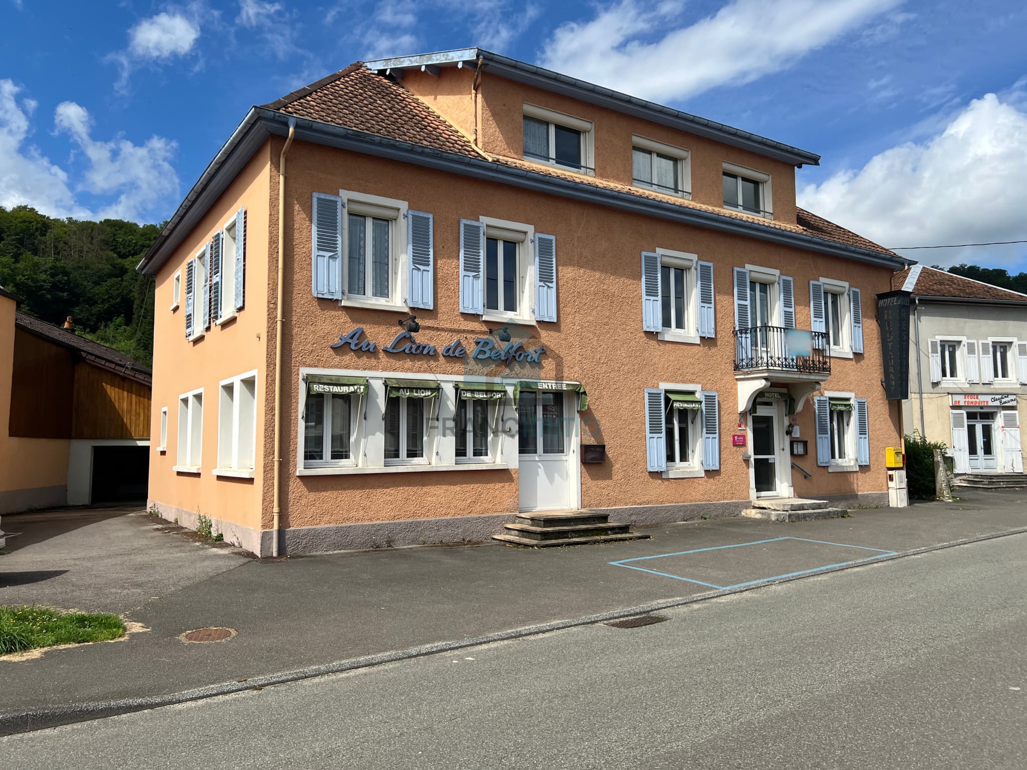 Local commercial · 1263 m² · Achat des murs — photo 1