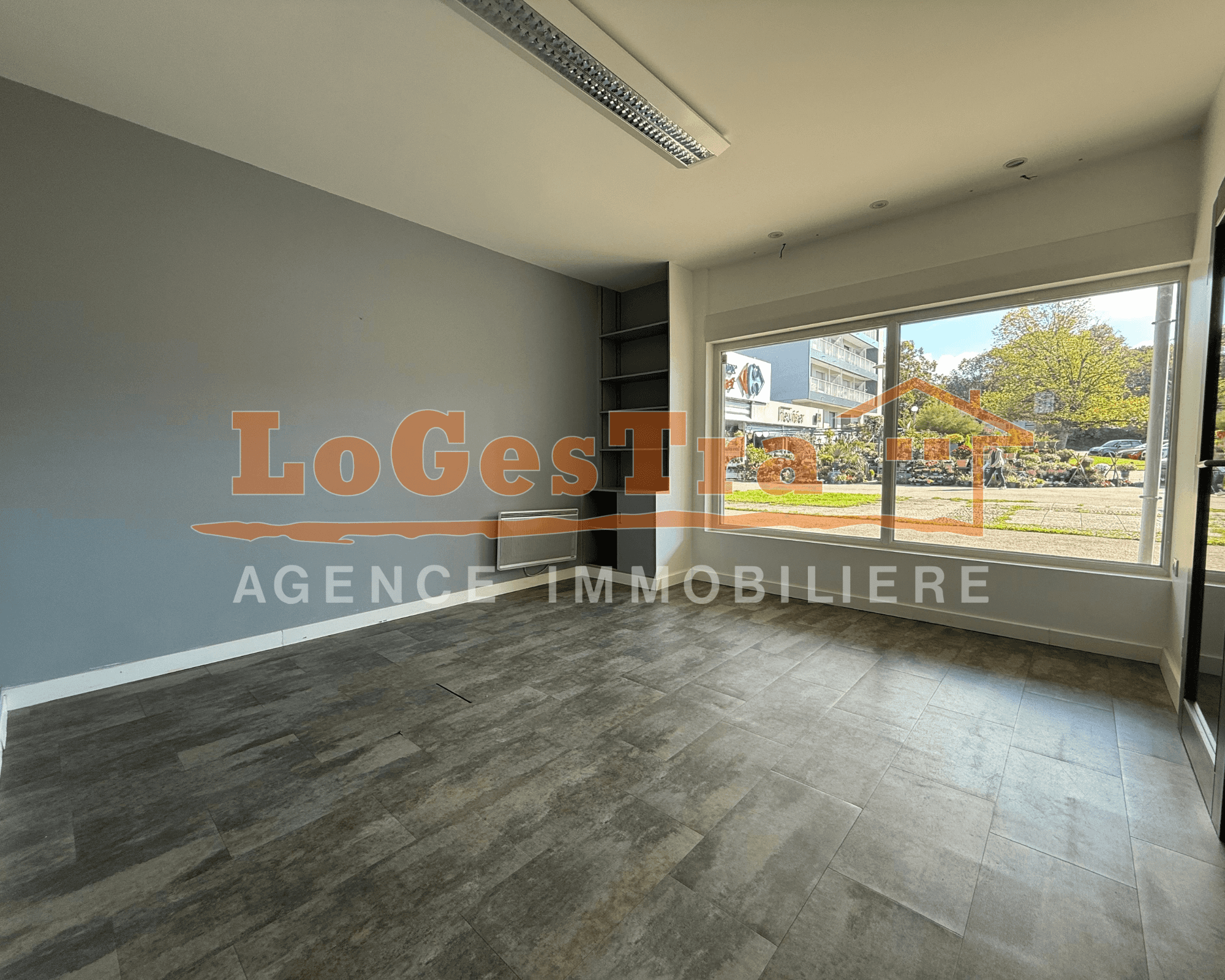 Local commercial · 158 m² · Achat des murs — photo 1