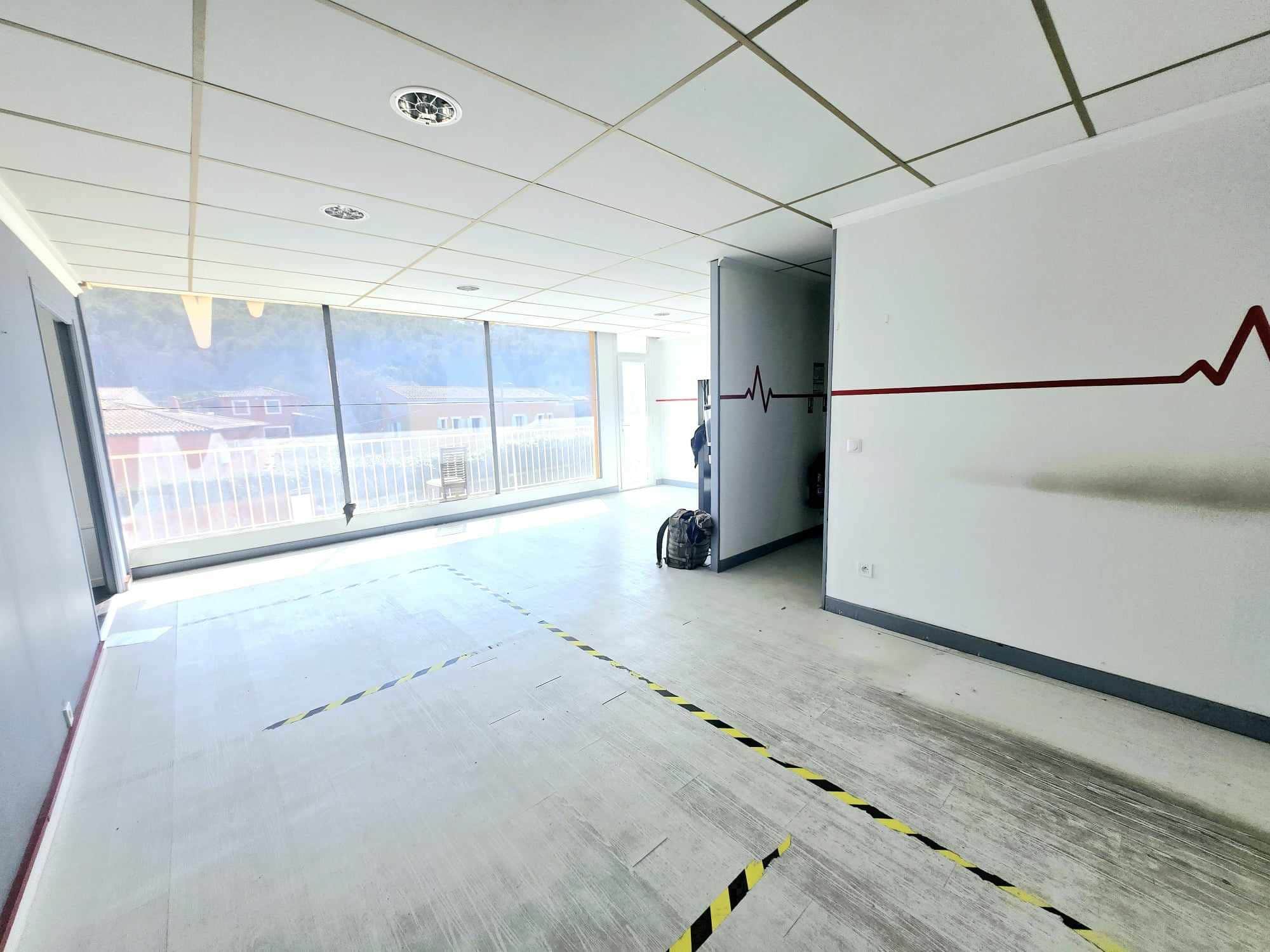 Local commercial · 113 m² · Achat des murs — photo 1