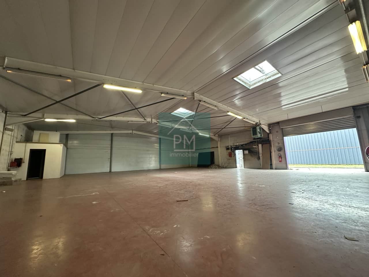 Local commercial · 415 m² · Location — photo 1