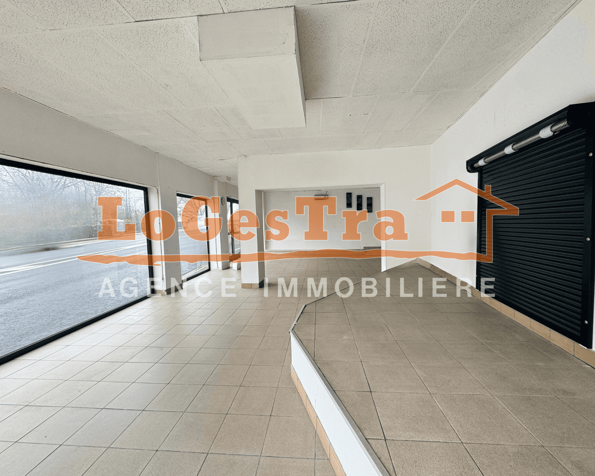 Local commercial · 82 m² · Location — photo 1