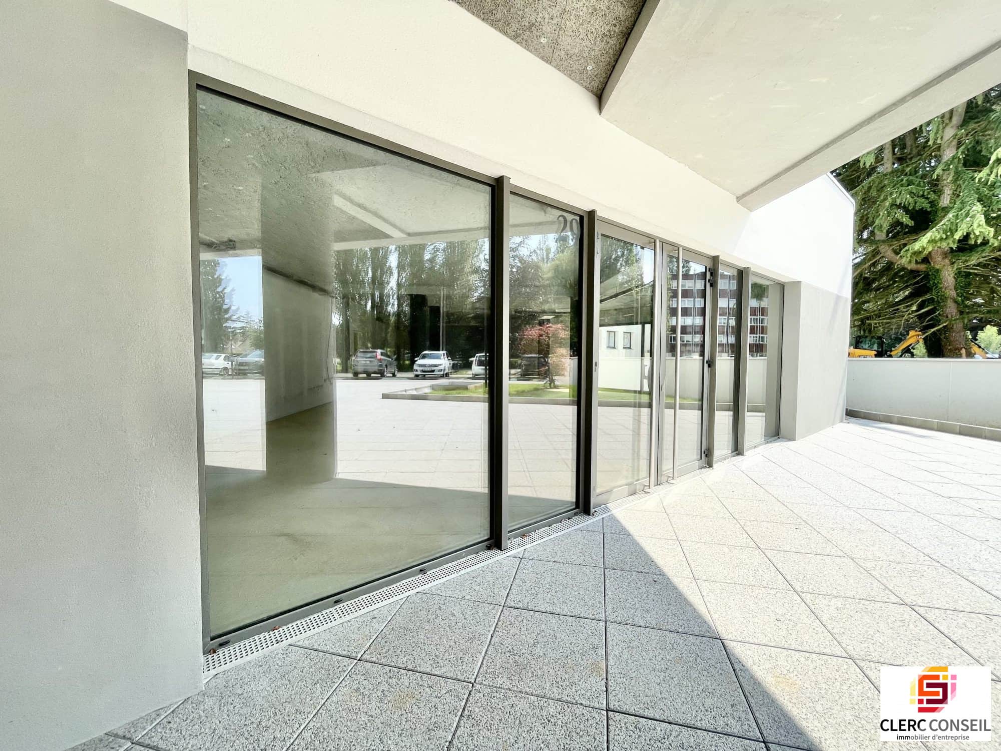 Local commercial · 183 m² · Location — photo 1