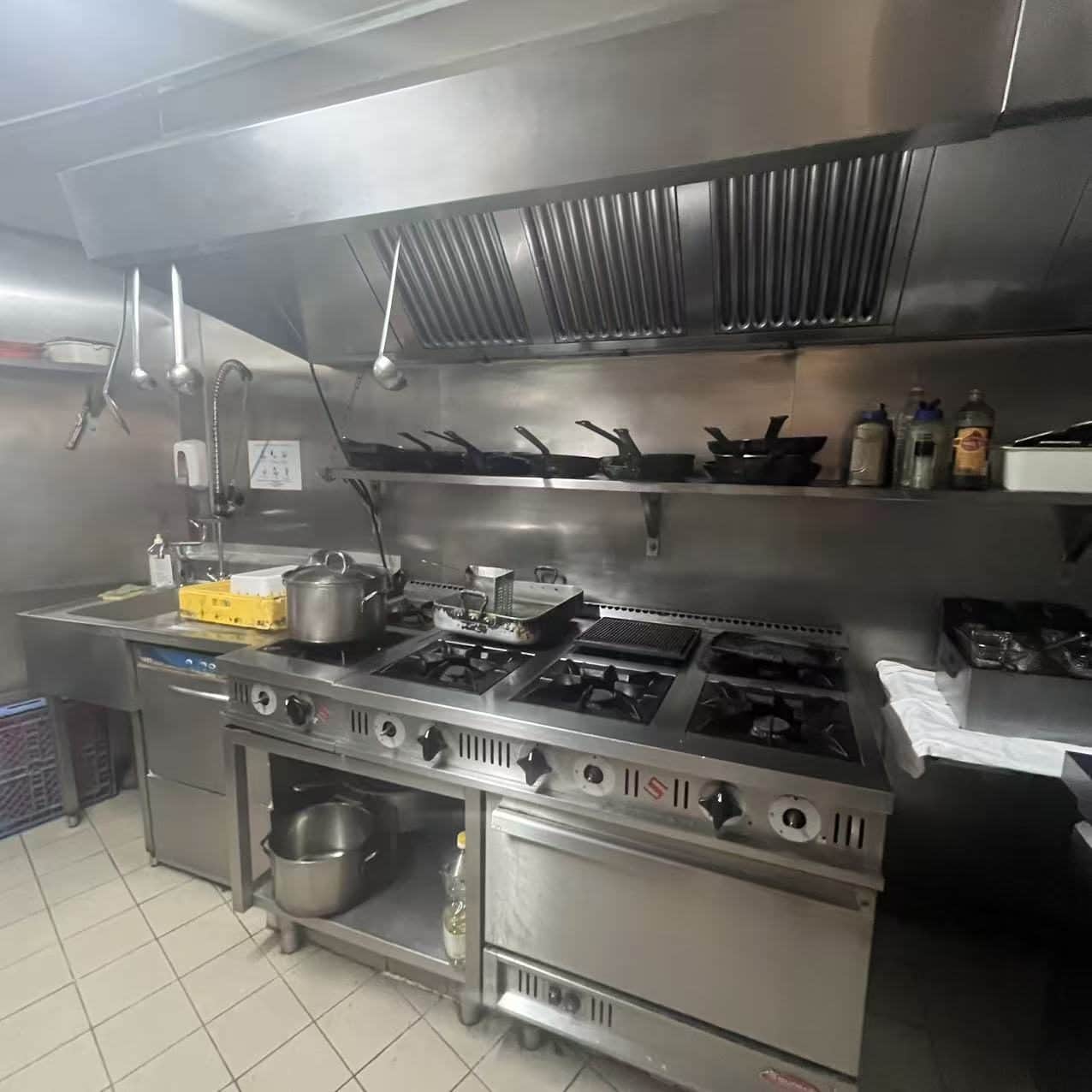 Pizzeria · 160 m² · Fonds de commerce — photo 1