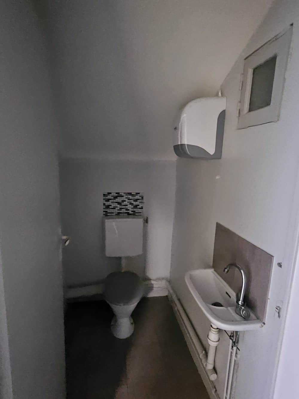 Local commercial · 100 m² · Location — photo 1