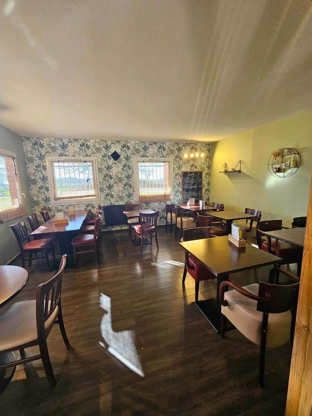 Local commercial · 208 m² · Location — photo 1