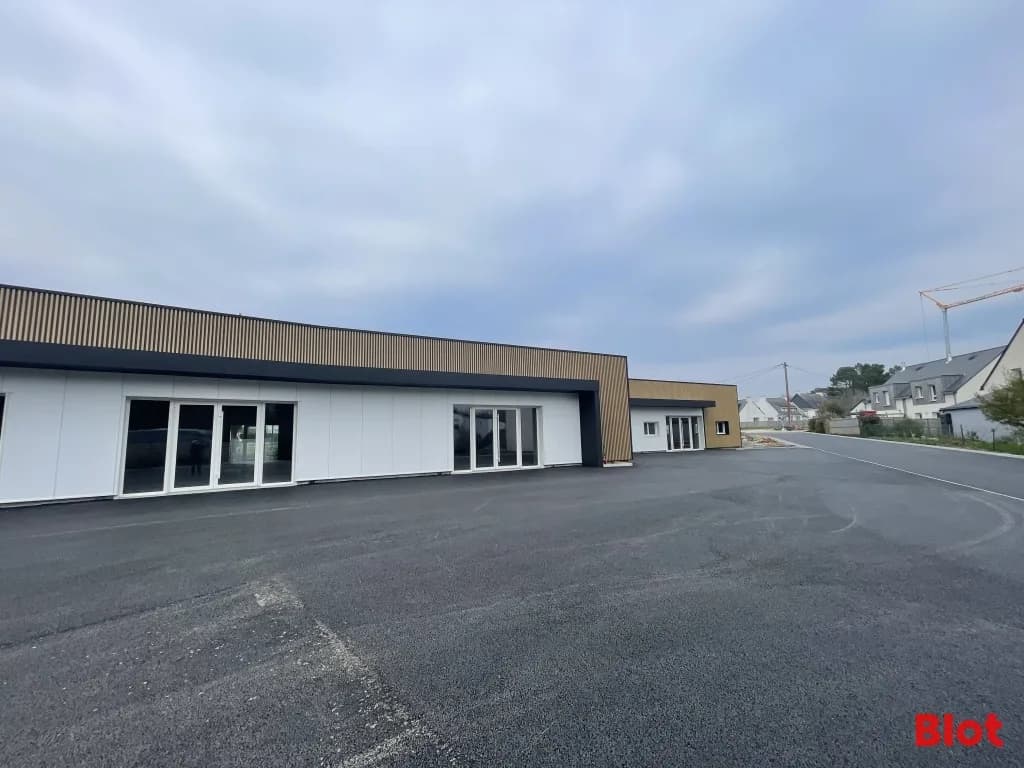 Local commercial · 198 m² · Location — photo 1