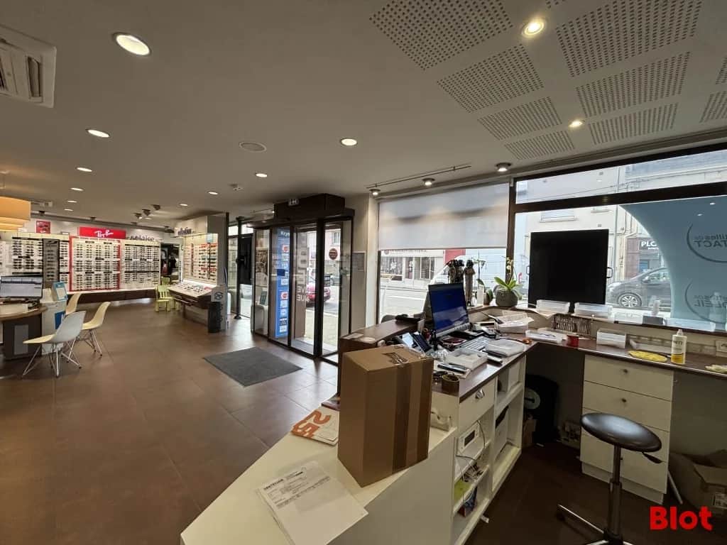 Local commercial · 177 m² · Location — photo 1