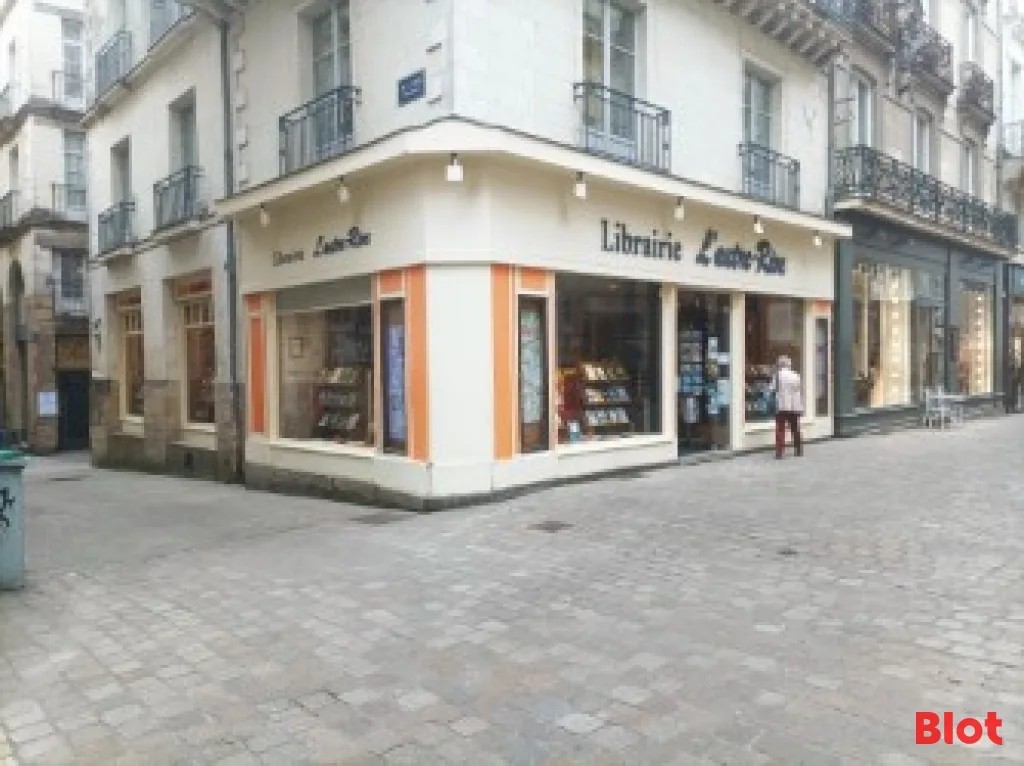 Epicerie · 83 m² · Location — photo 1