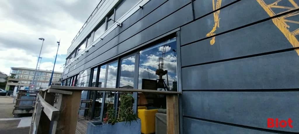 Local commercial · 330 m² · Location — photo 1