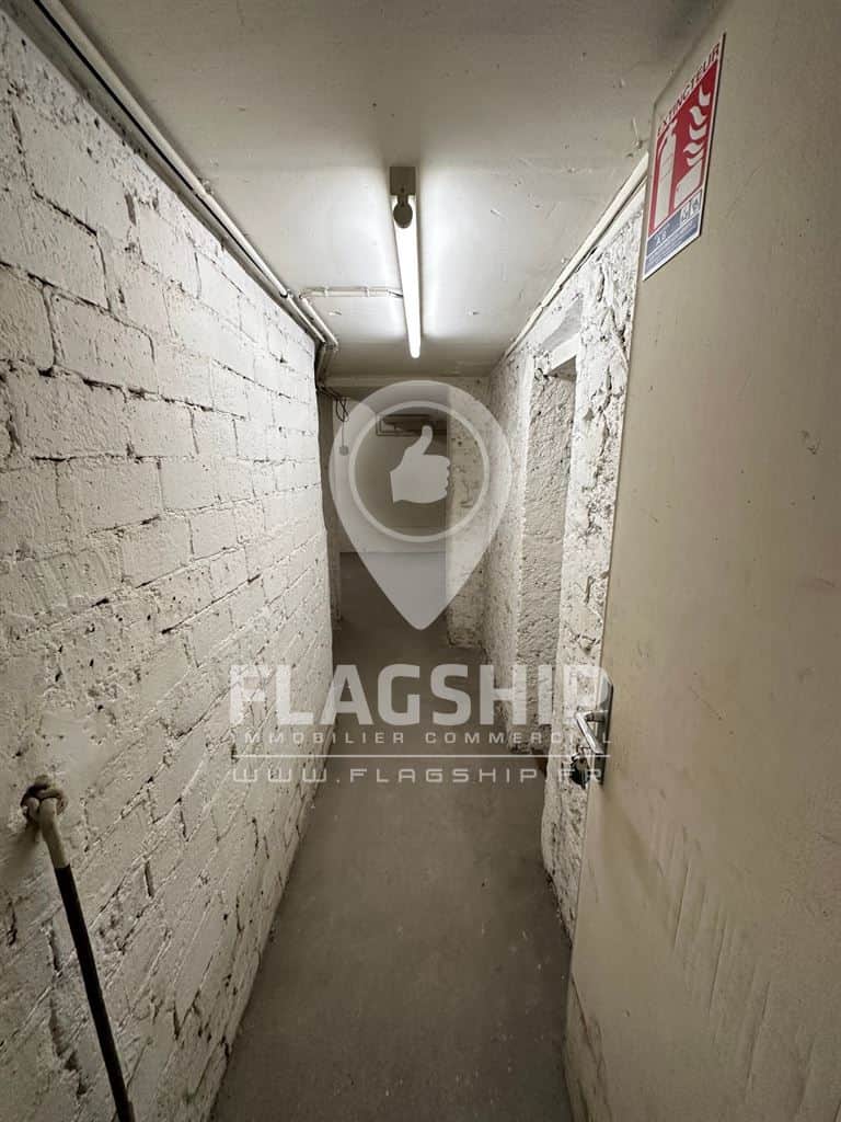 Local commercial · 43 m² · Location — photo 1