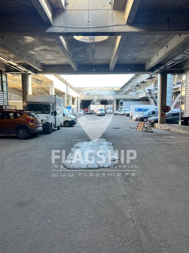 Local commercial · 420 m² · Location — photo 1