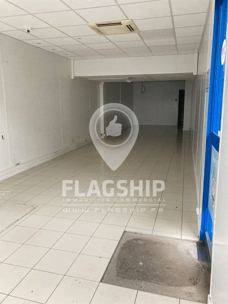 Local commercial · 105 m² · Location — photo 1