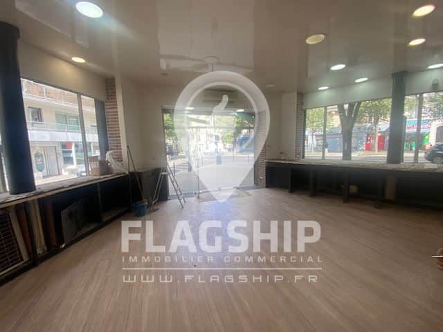 Local commercial · 225 m² · Cession de bail — photo 1