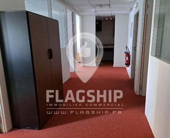 Local commercial · 830 m² · Location — photo 1