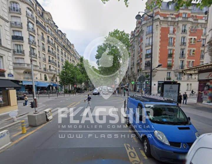 Local commercial · 77 m² · Location — photo 1