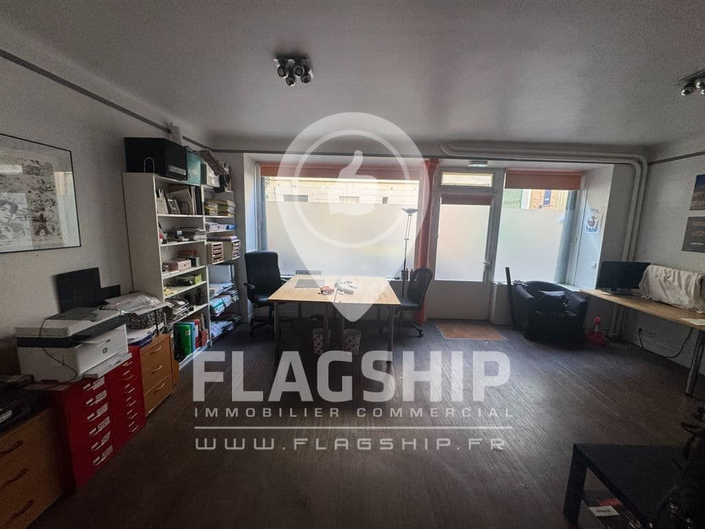 Local commercial · 71 m² · Location — photo 1