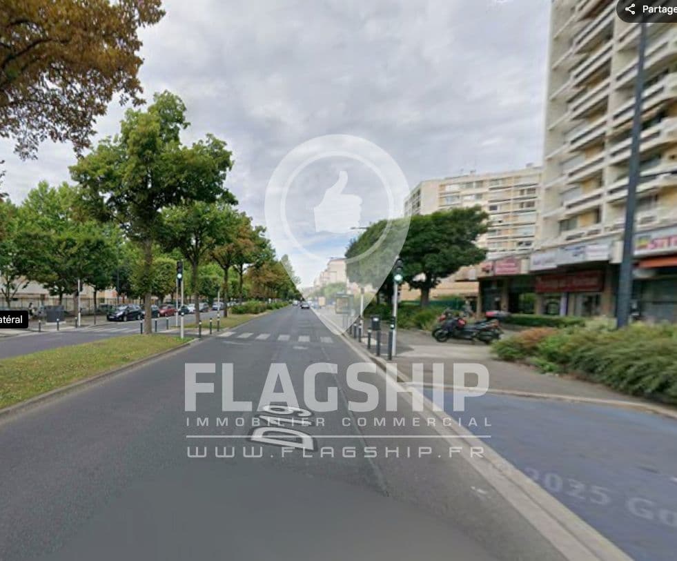 Local commercial · 151 m² · Location — photo 1