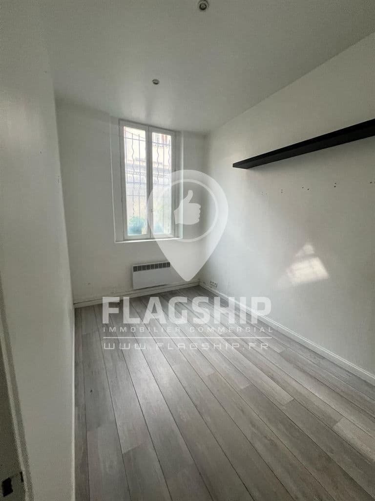 Local commercial · 48 m² · Location — photo 1