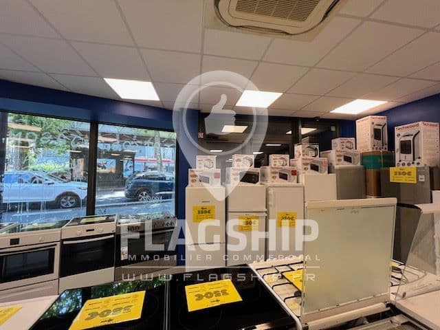 Local commercial · 114 m² · Cession de bail — photo 1