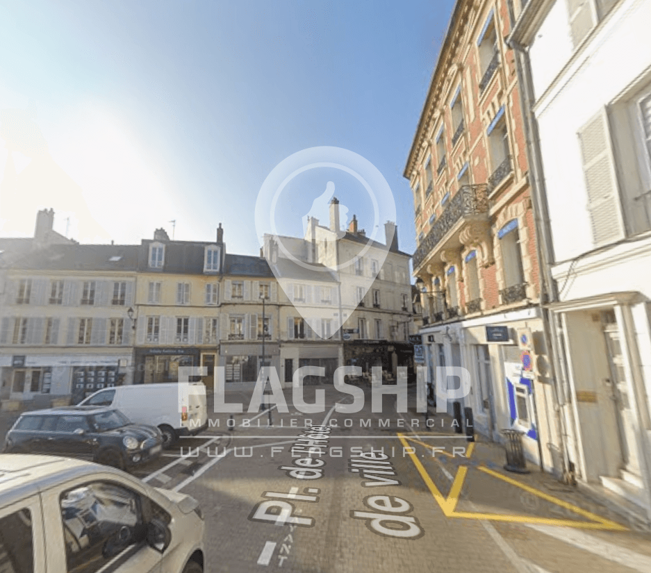 Local commercial · 114 m² · Location — photo 1