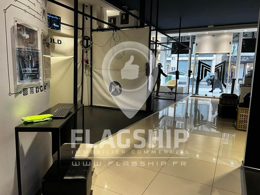 Local commercial · 216 m² · Location — photo 1